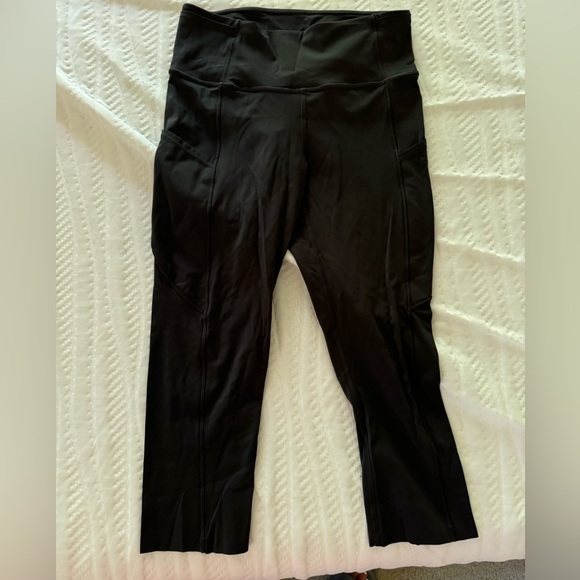 Luluemon, dark grey, capri, workout pants with pockets, Condition New, Size 6 - Picture 2 of 2